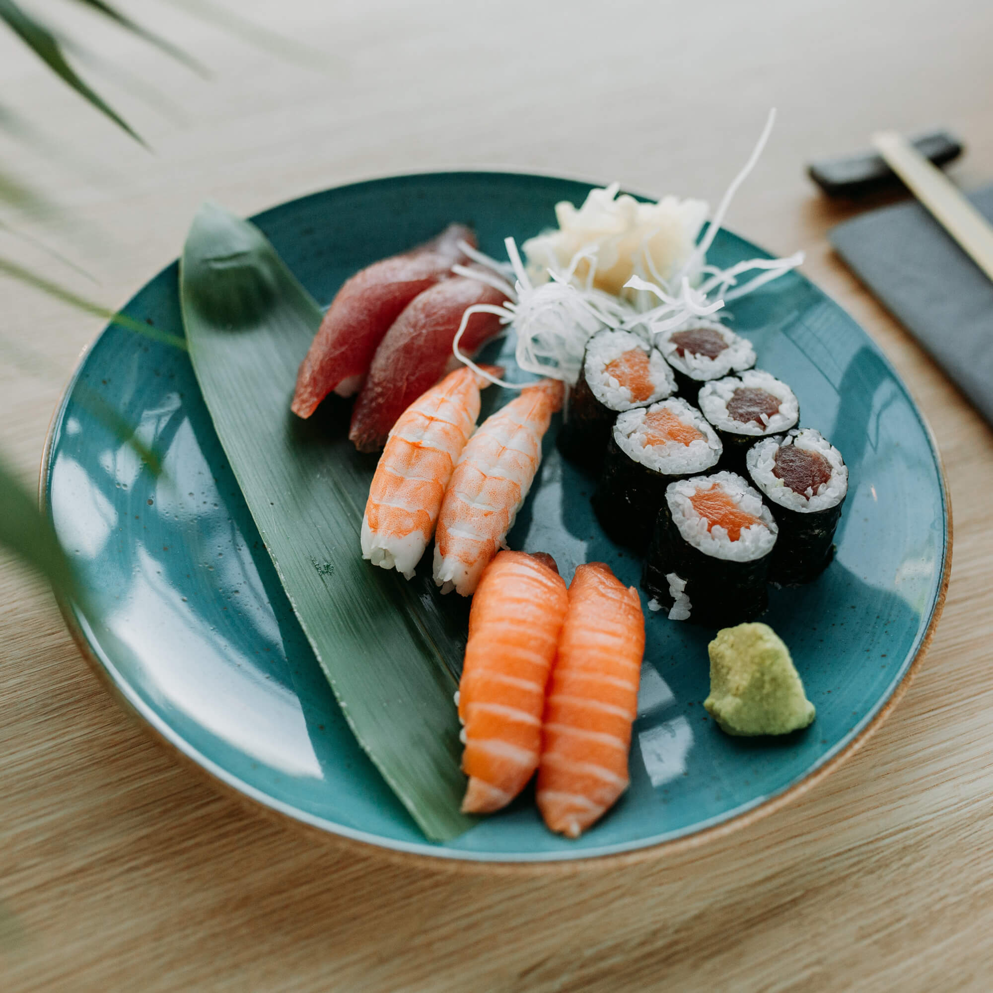 Crab, ginger and rocket sushi rolls with vegetables – Altobeli's Restaurant & Piano Bar